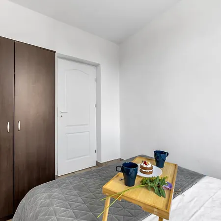 Zoliborz - Trams & Parks Nearby - By Rentujemy Apartmán