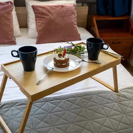 Zoliborz - Trams & Parks Nearby - By Rentujemy アパート *