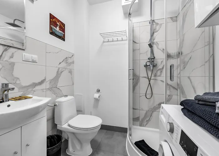 Zoliborz - Trams & Parks Nearby - By Rentujemy Lejlighed *