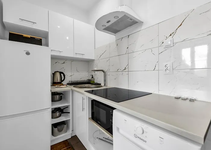 Zoliborz - Trams & Parks Nearby - By Rentujemy Lejlighed