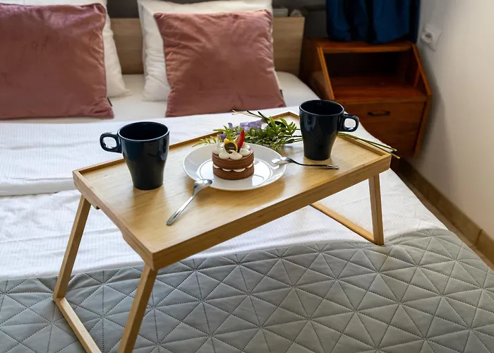 Zoliborz - Trams & Parks Nearby - By Rentujemy Lejlighed *