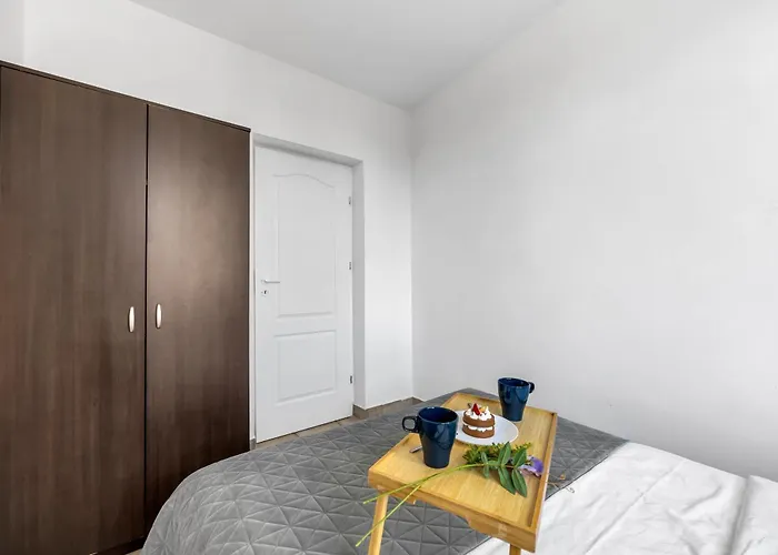 Zoliborz - Trams & Parks Nearby - By Rentujemy Lejlighed